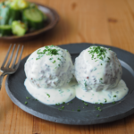 Comida a domicilio - Albóndigas de carne y arroz con salsa de yogur
