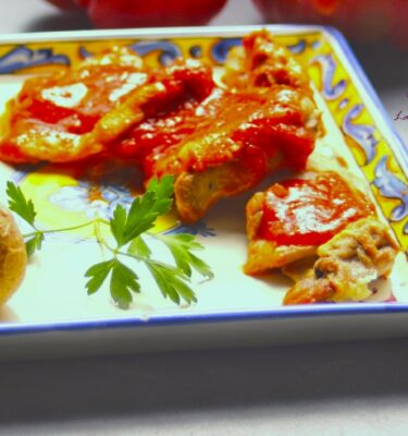 Contramuslo de pollo con salsa de tomate de La Grosella
