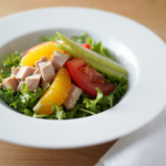 Comida a domicilio - Ensalada verde con pavo y naranja