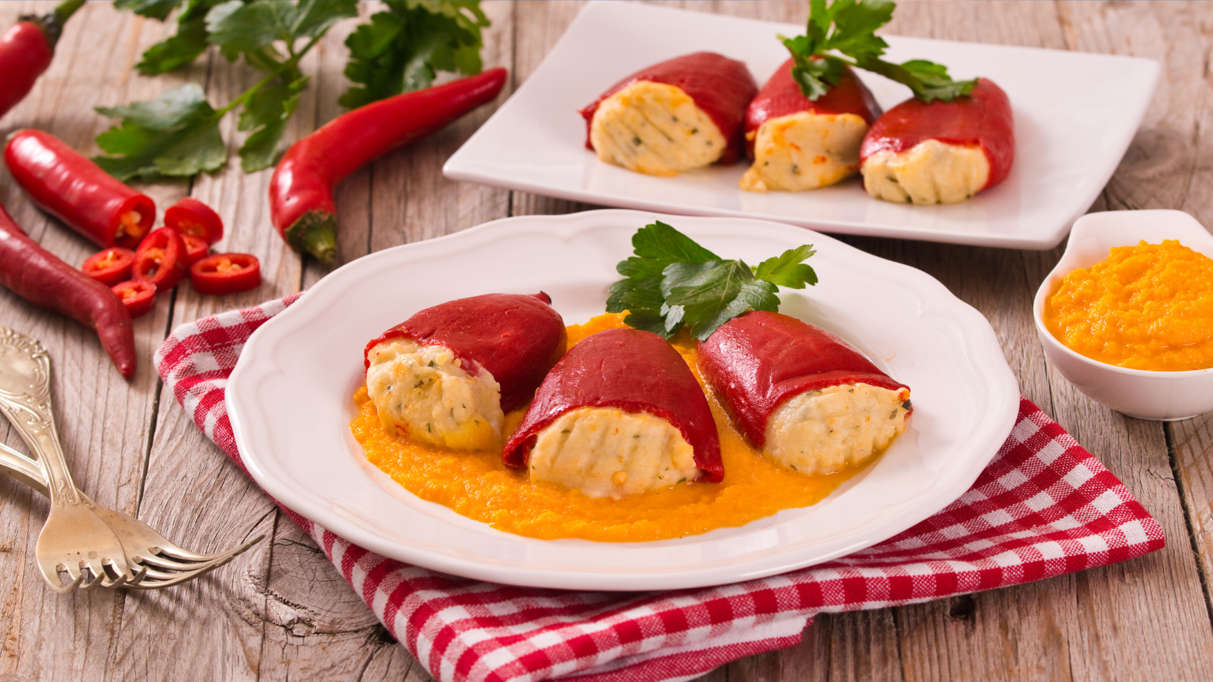 Pimientos-del-piquillo-rellenos-de-bacalao-de-La-Grosella