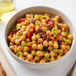 Comida a domicilio - Ensalada de garbanzos con tomates secos y pasas