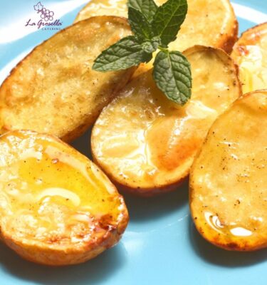 Patatas asadas con sal, aove y pimienta de La Grosella