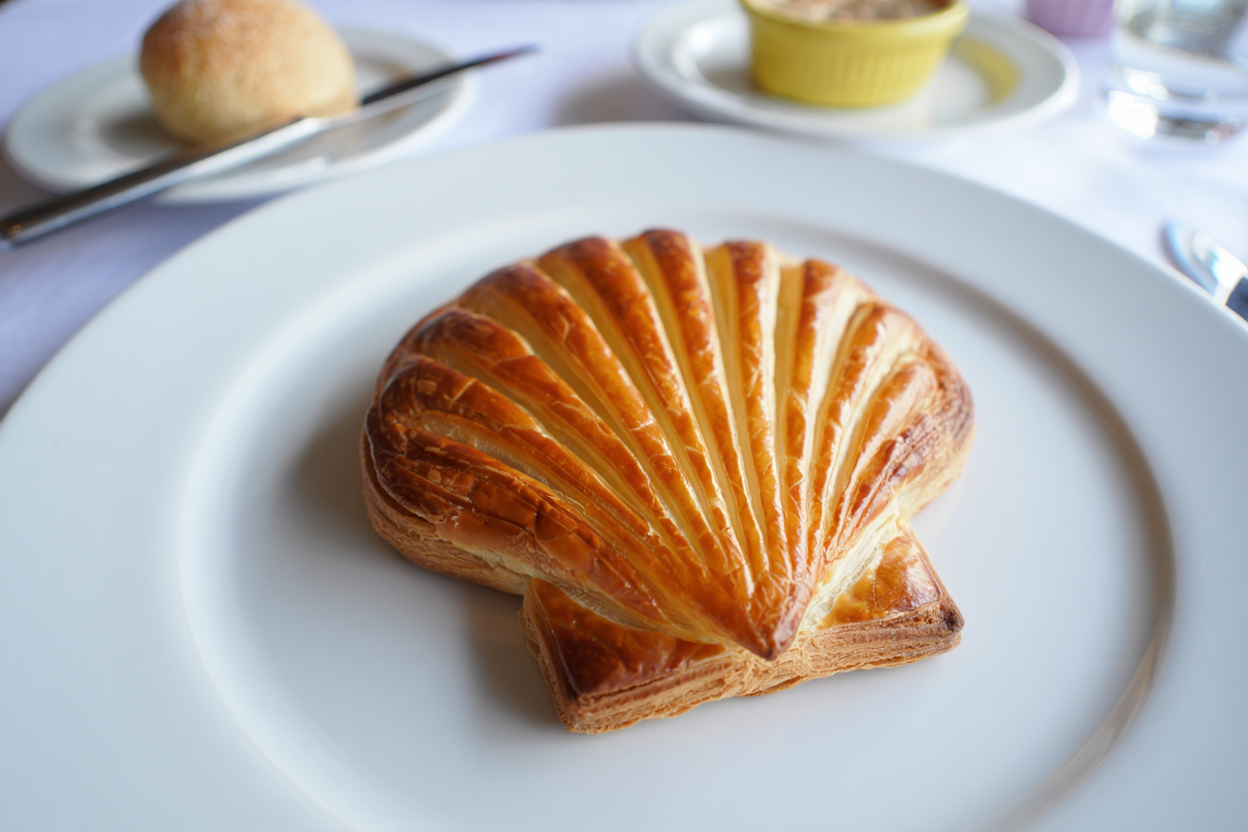 Hojaldre relleno de champiñónes y vieiras Hojaldre relleno de champiñónes y vieiras