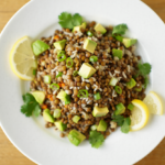 Comida a domicilio - Ensalada de lentejas con arroz y aguacate