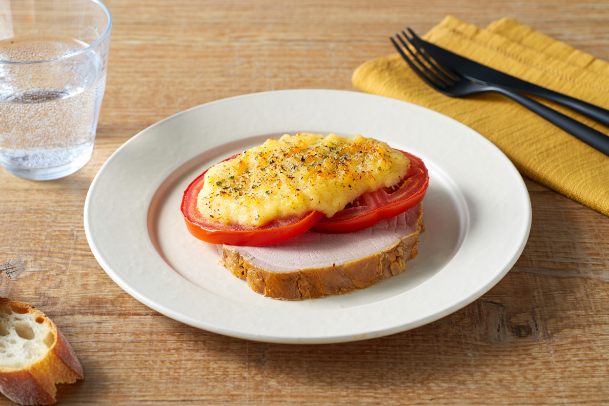 Lomo-gratinado-con-tomate-natural-y-alioli-de-La-Grosella