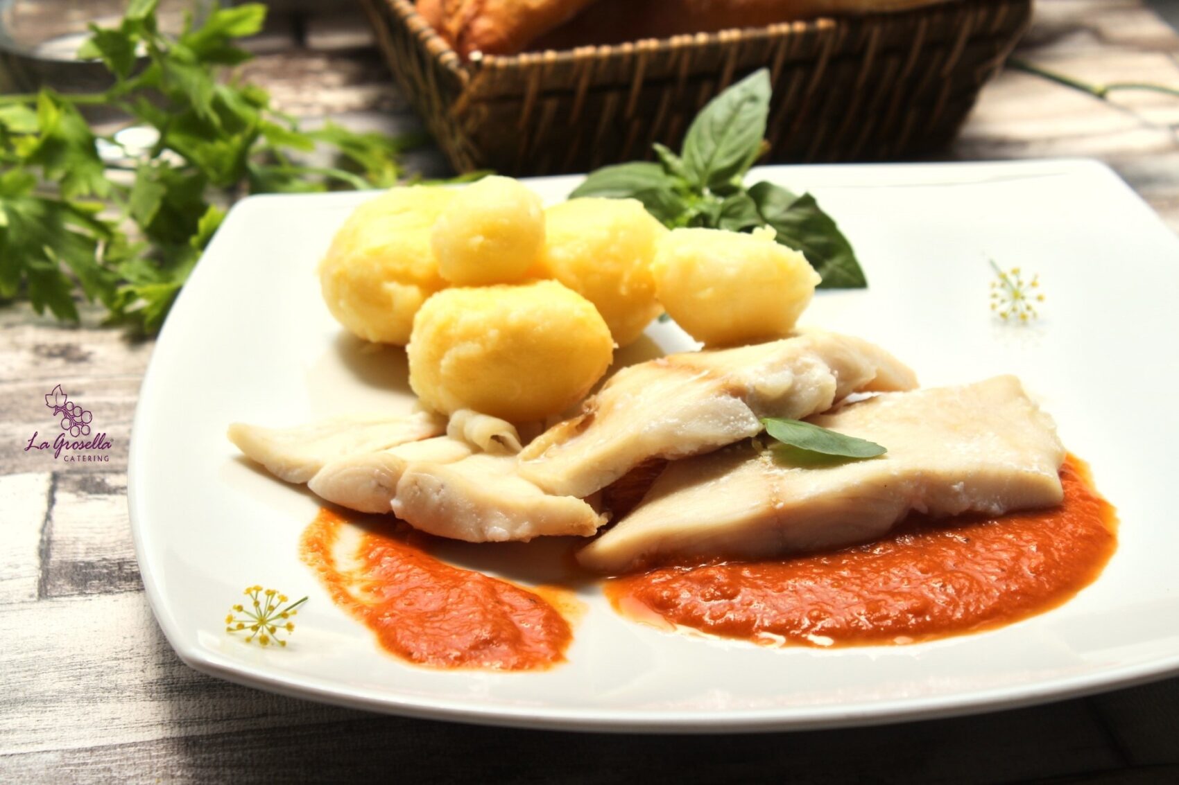 Palometa-con-salsa-americana-emplatado-de-La-Grosella