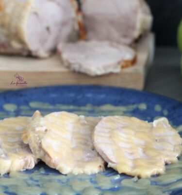 Rotí-de-pavo-asado-con-puré-de-manzana-verde-de-La-Grosella