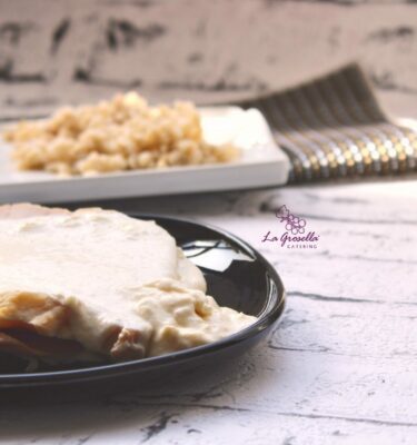 Lomo a la parmesana emplatado de La Grosella