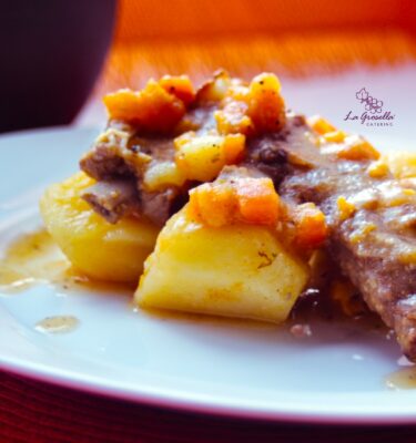 Costillas con patatas Emplatado de La Grosella