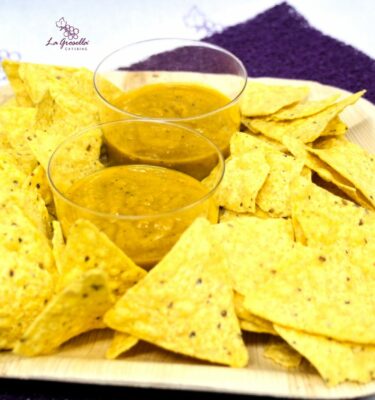 Nachos con hummus de La Grosella de calabacín o berenjena
