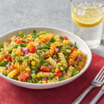 Comida a domicilio - Ensalada vegana de pasta con verduras frescas
