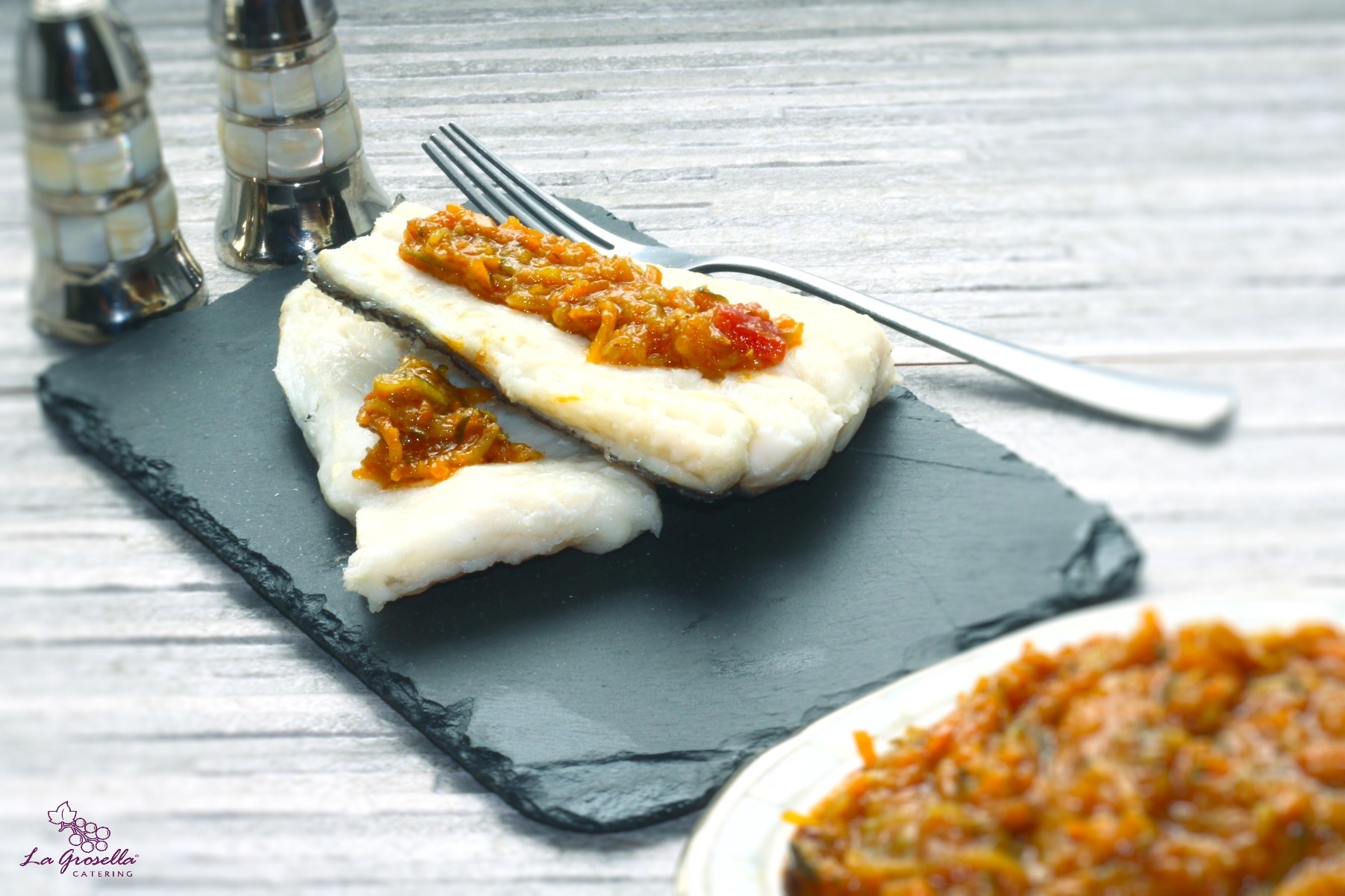 Merluza con salteado de calabacín y zanahoria Merluza con salteado de calabacín y zanahoria