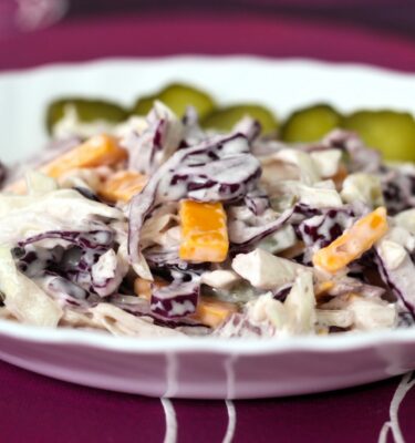 Ensalada de lombarda y col con pastrami de La Grosella