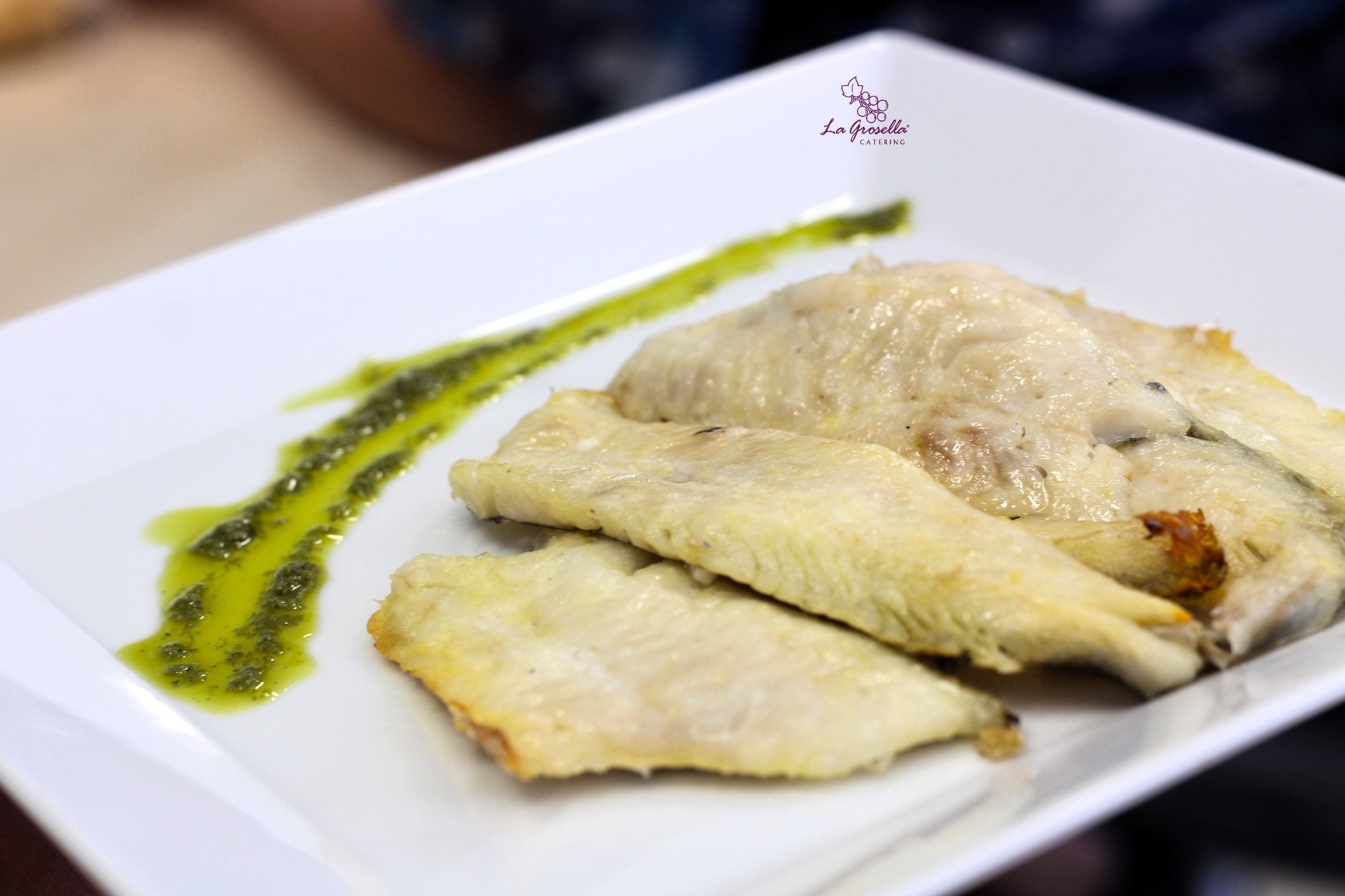 Lubina con mojo verde Lubina con mojo verde