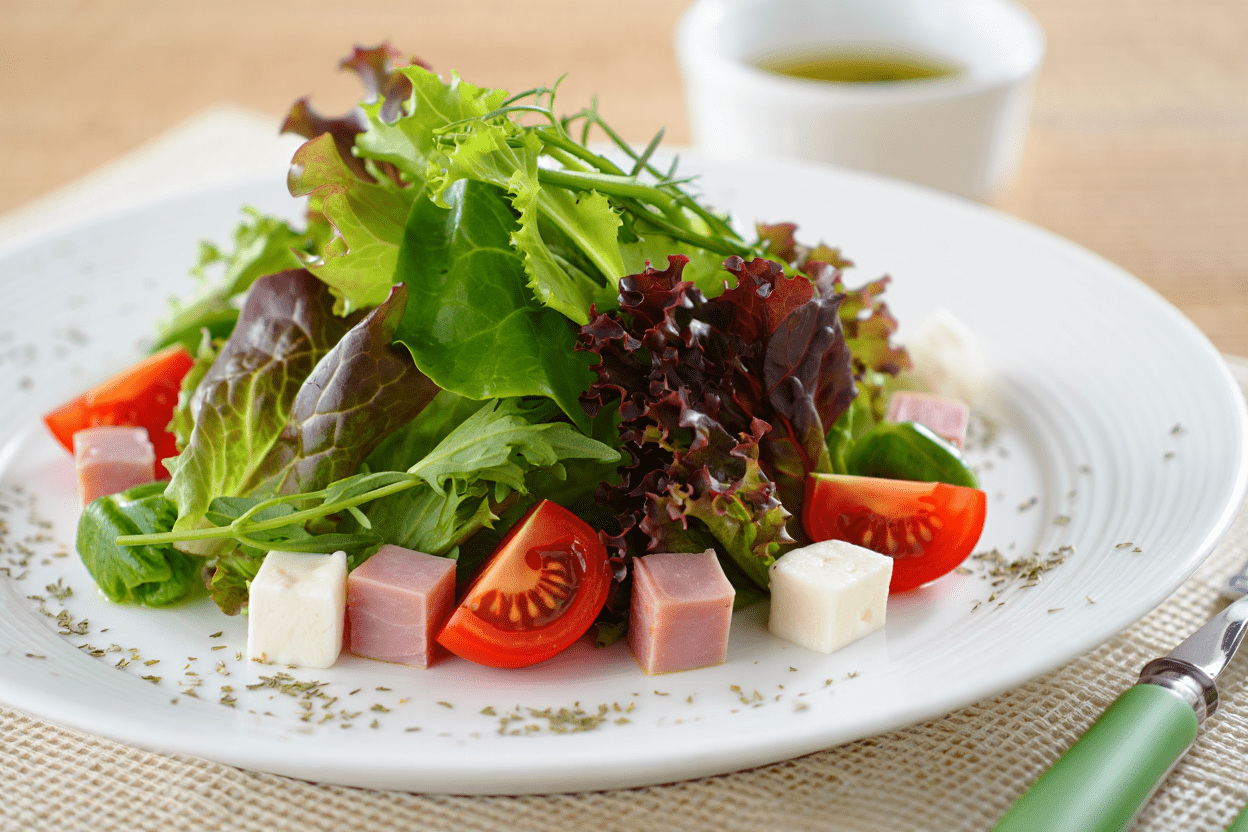 Ensalada verde con jamón york y mozzarella