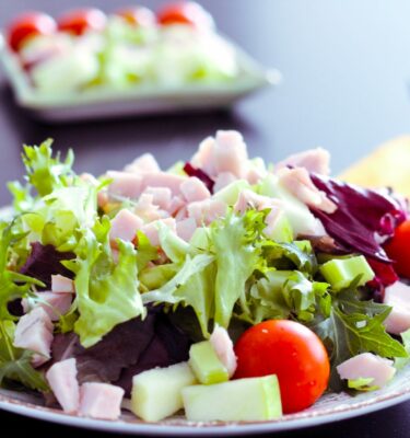 Ensalada mezclum con pavo, apio, cherry y manzana verde 2