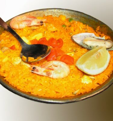 paella con cucharón de La grosella