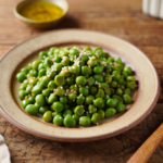 Comida a domicilio - Guisantes veganos aliñados con ajo, aceite y sal