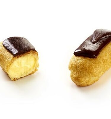 Mini eclair chocolate