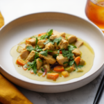 Comida a domicilio - Ragú de pollo con salsa de curry verde y leche de coco