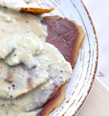 Ternera asada con salsa strogonoff de champiñones de La Grosella