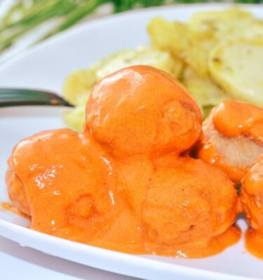 Albóndigas de merluza con salsa de pimientos del piquillo de La Grosella