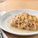 Comida a domicilio - Contramuslo de pollo gratinado con champiñones