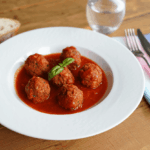 Comida a domicilio - Albóndigas de merluza con salsa de tomate