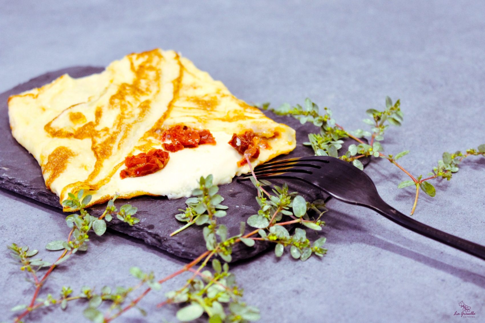 Tortilla francesa con tomate seco y mozzarella Tortilla francesa con tomate seco y mozzarella