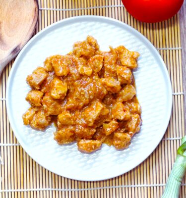 Soja texturizada con salsa de tomates y puerros de La Grosella