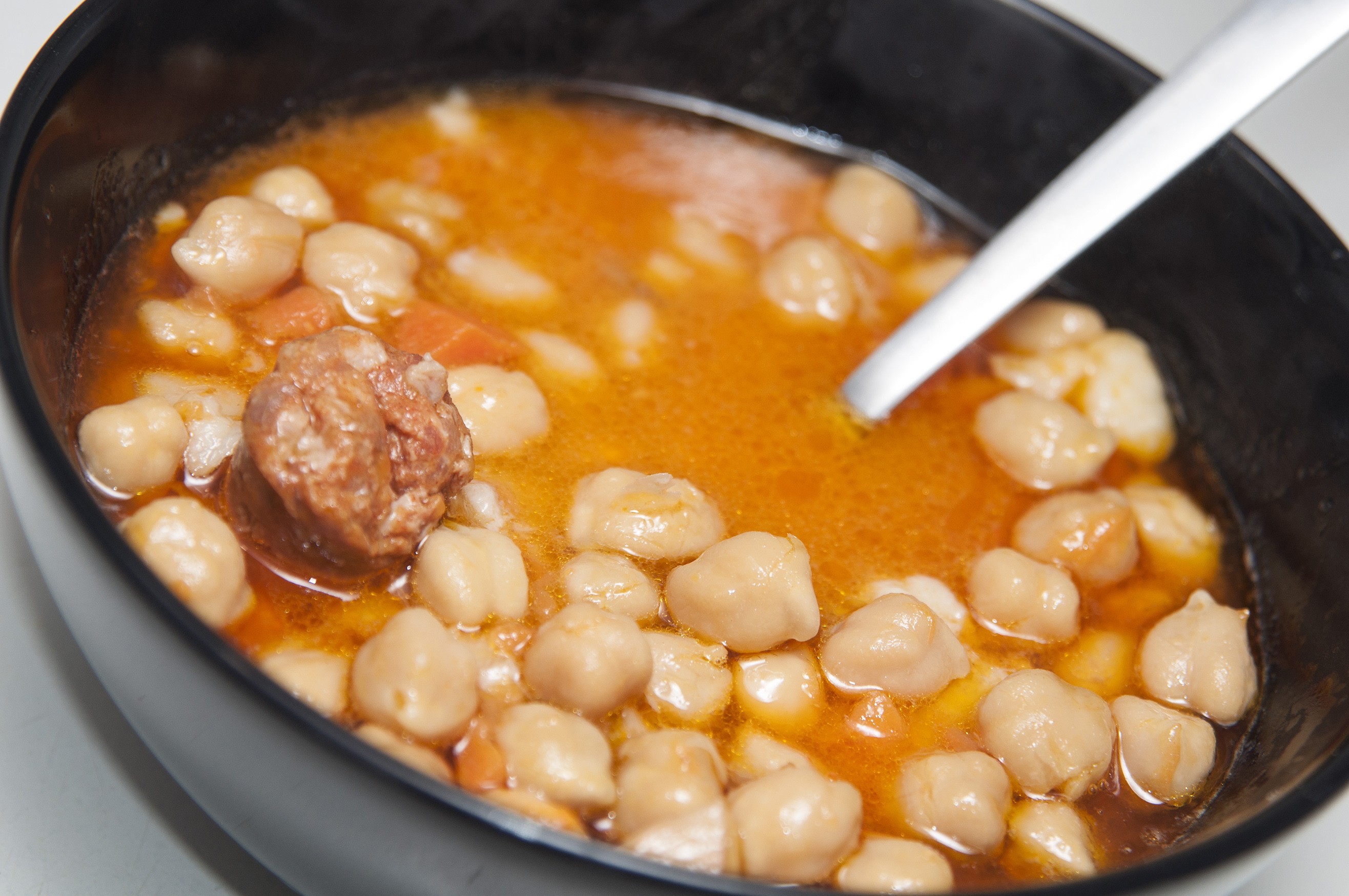 Sopa de fideos con garbanzos y chorizo Sopa de fideos con garbanzos y chorizo