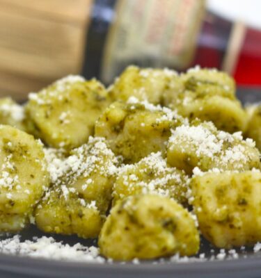 Ñoquis con salsa de pesto de La Grosella