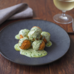 Comida a domicilio - Albóndigas de merluza con salsa de curry verde