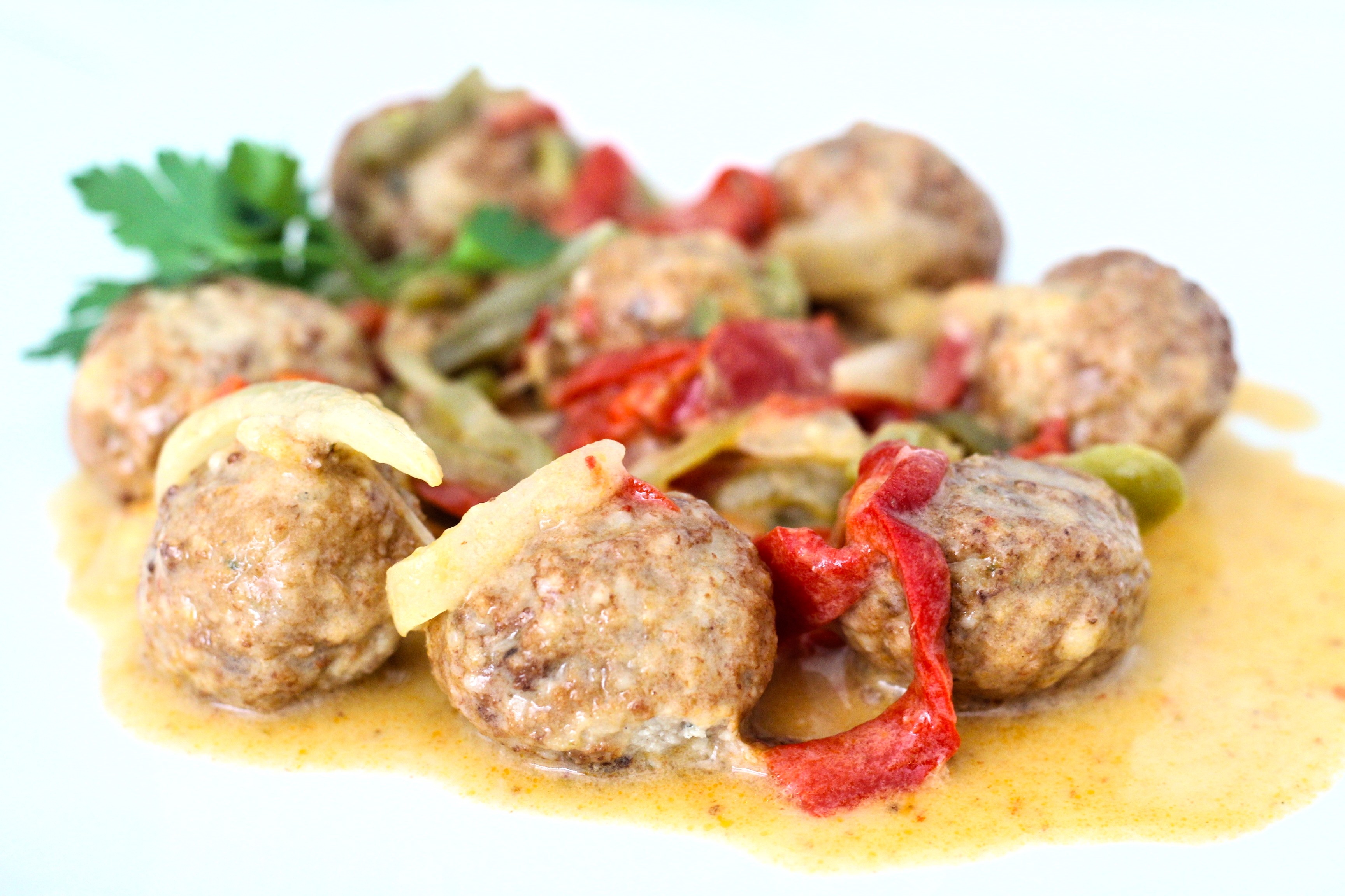 Blinis rellenos de carne picada y yogur cremoso Albóndigas thai con leche de coco