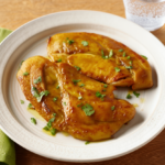 Comida a domicilio - Contramuslos de pollo al estilo tailandés con cúrcuma