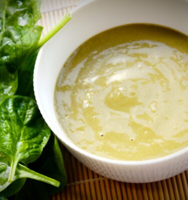 Crema-de-espinacas-emplatado-de-La-Grosella