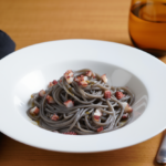 Comida a domicilio - Espaguetis con pulpo y ajo negro