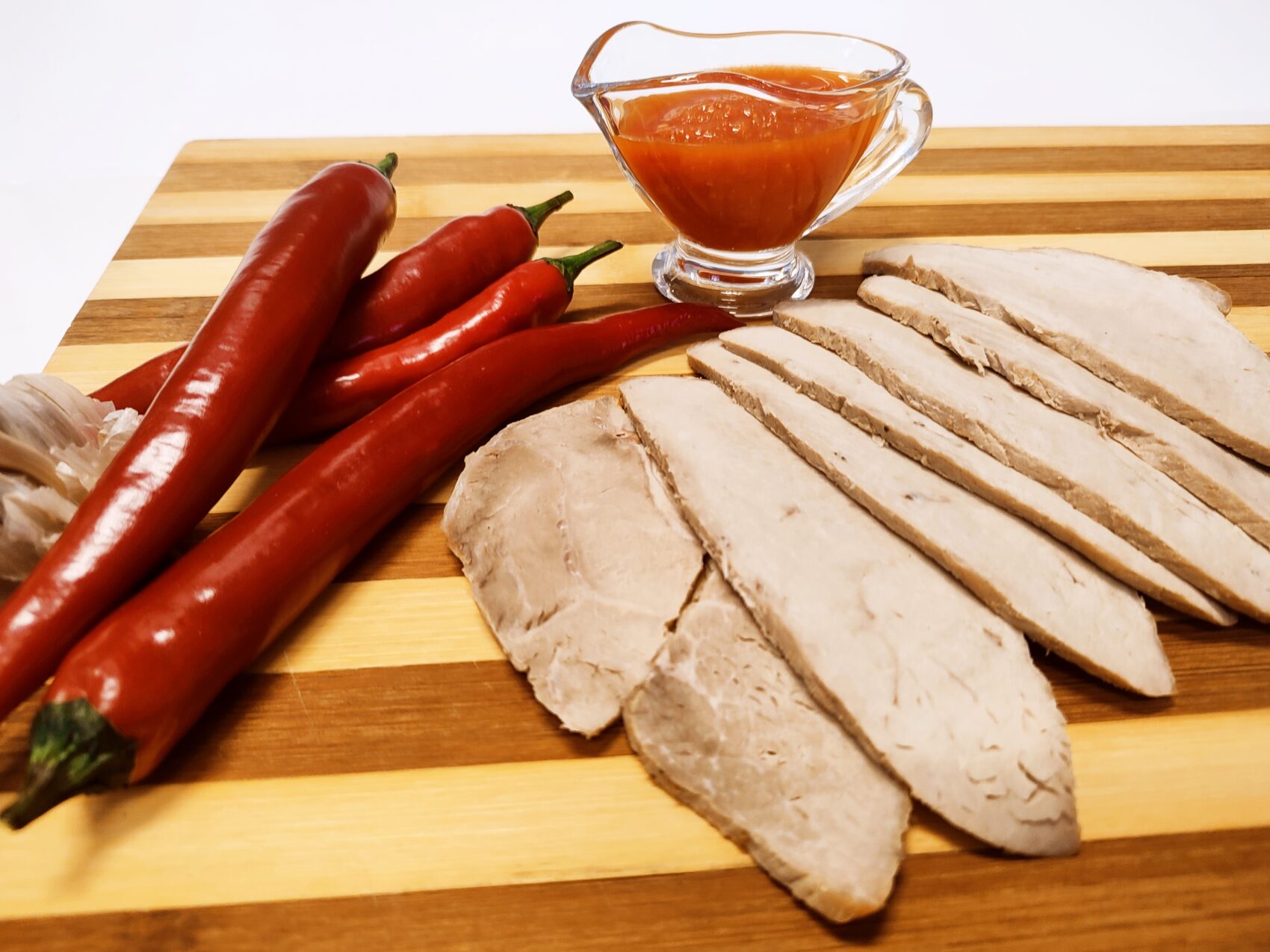 Jamón asado con salsa adzhika (aparte) Jamón asado con salsa adzhika (aparte)