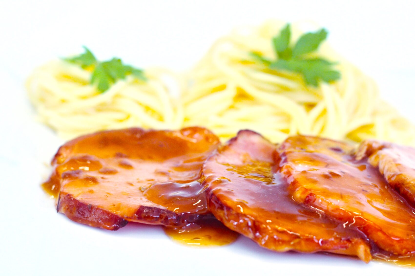 Salteado de guisantes con setas Lomo de Sajonia a las finas hierbas