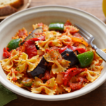 Comida a domicilio - Pasta farfalle con verduras a la parrilla