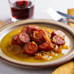 Comida a domicilio - Chorizo criollo con salsa de cebolla