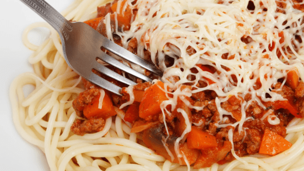 Espaguetis con peperonata