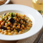 Comida a domicilio - Garbanzos con berenjenas y salsa tahini