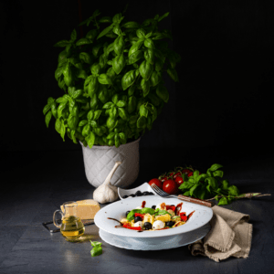 Ensalada fresca de pasta y verduras