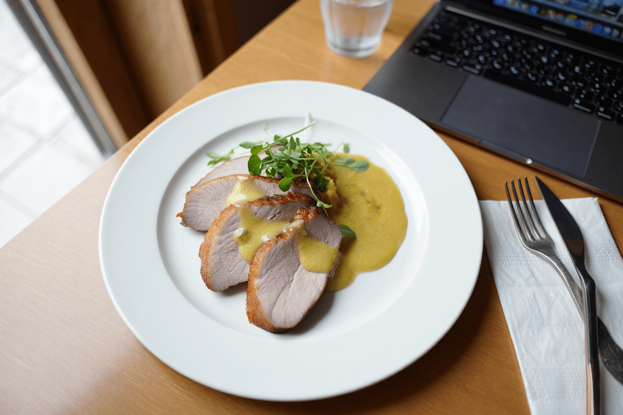 Lomo asado con salsa de mango y ricotta de La Grosella