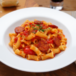 Comida a domicilio - Macarrones con tomate y chorizo