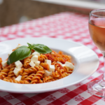 Comida a domicilio - Pasta espiral con tomate y mozzarella