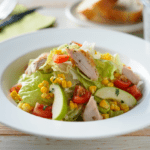 Comida a domicilio - Ensalada mezclum con pollo asado y manzana