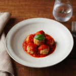 Comida a domicilio - Albóndigas de atún con salsa de tomate