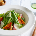 Comida a domicilio - Ensalada verde con jamón york y parmesano